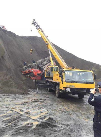 通山上犹道路救援